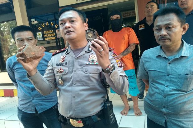 Tak Diberi Rokok, Restu...