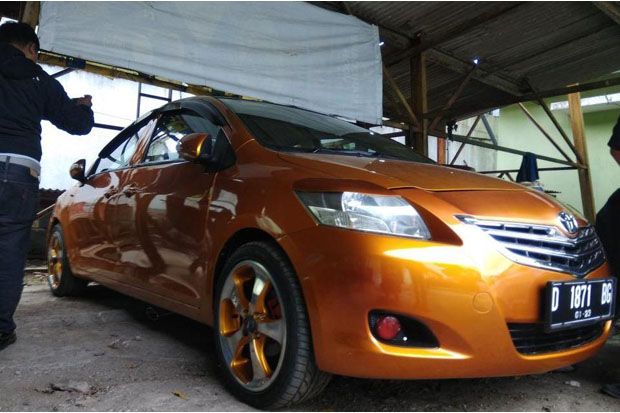 Bikin Heboh Warga, Mobil...