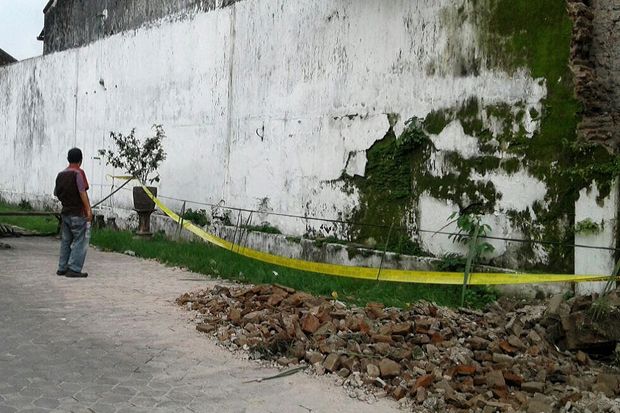 Dibiarkan Miring Berbulan-Bulan,...