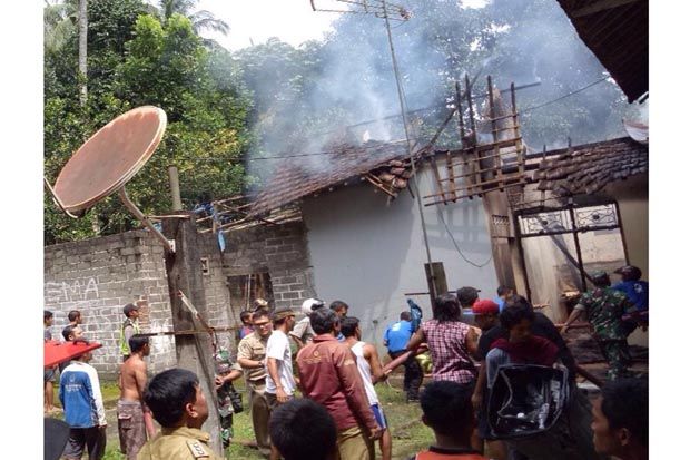 Ditinggal Kerja, Rumah...