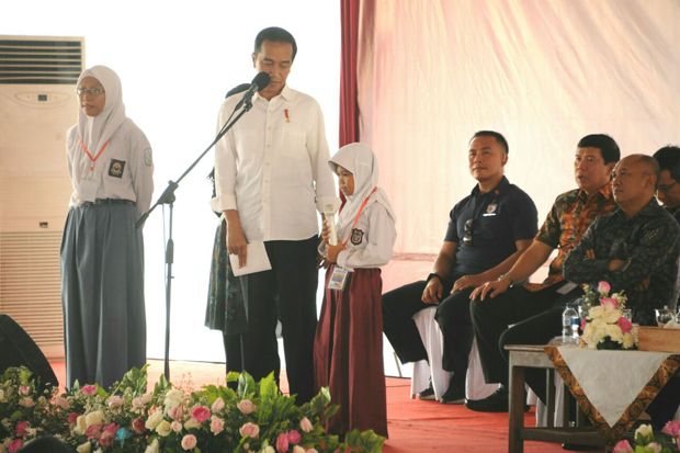 Bagikan KIP, Jokowi:...