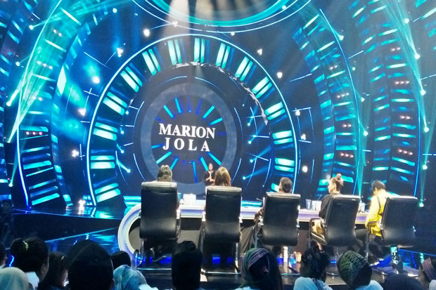 Maia Memberikan Dukungan...