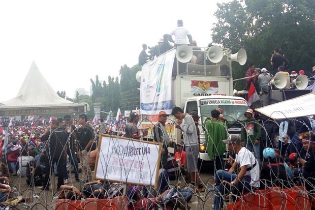 Ribuan Nelayan Minta...