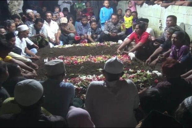 Tiga Anak yang Diracun...