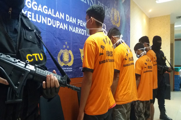 Selundupkan Sabu ke...