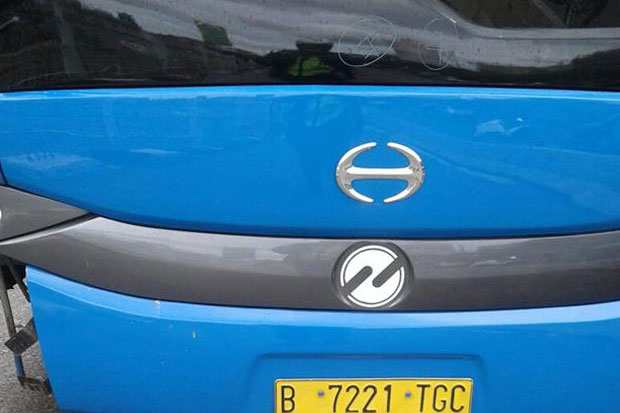 Ditabrak Bus Transjakarta,...