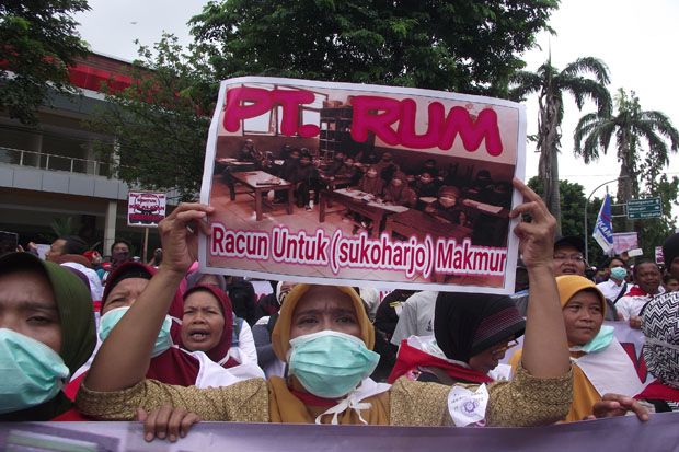 Ribuan Warga Demo Tuntut...