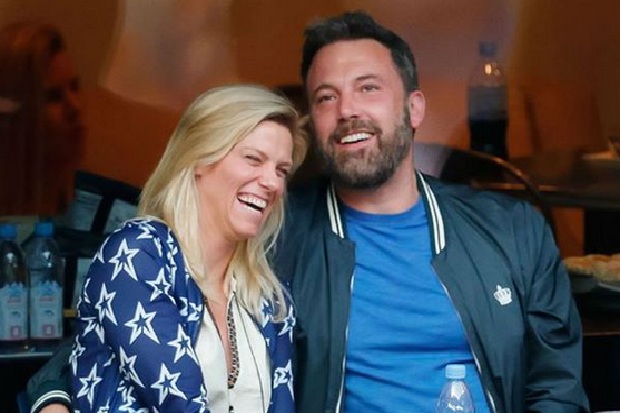 Lindsay Shookus Ngebet...