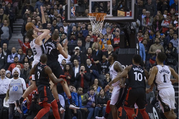 San Antonio Spurs Telan...