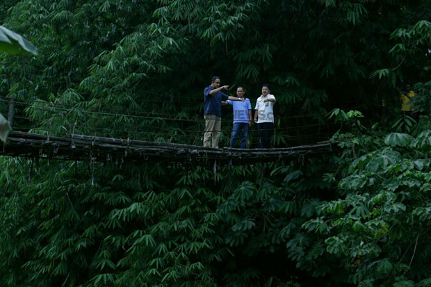 Periksa Jembatan Gantung,...