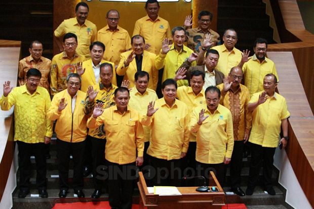 Golkar Daftarkan Kepengurusan...