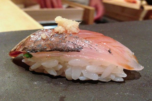 Suka Makan Sushi, Perut...