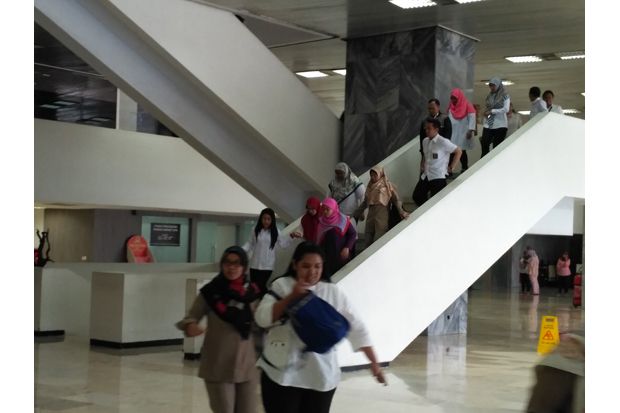 Gempa di Banten, Karyawan...