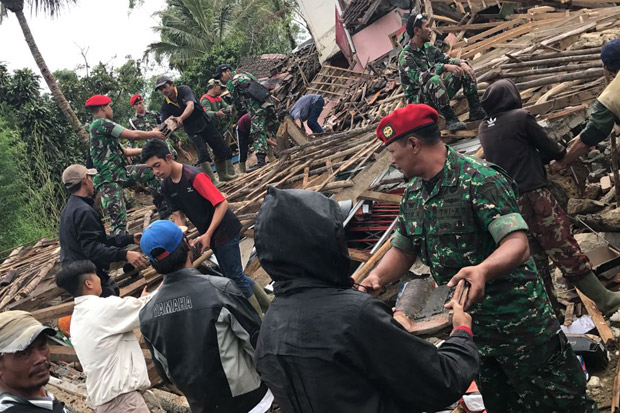Bantu Korban Gempa,...