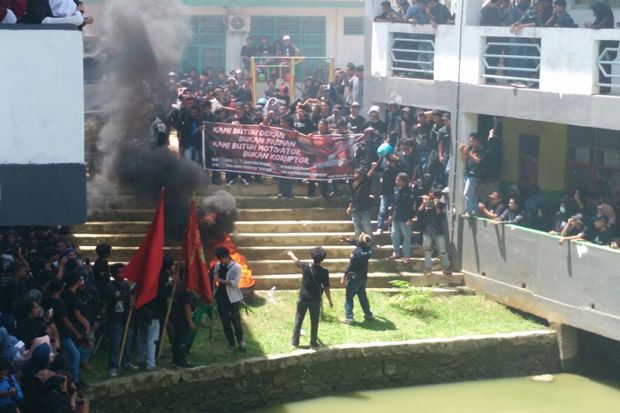 Ratusan Mahasiswa UMK...
