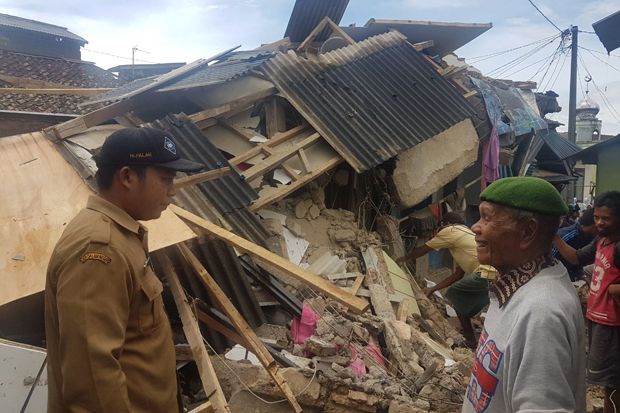 Ratusan Rumah Rusak...