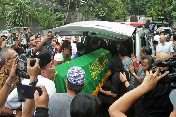 Ratusan Warga Sambut...