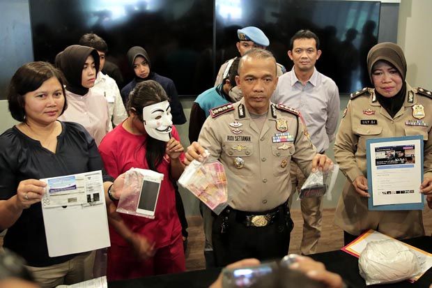 Kasus Threesome, Pengamat...