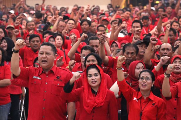Puti Soekarno: Bangunkan...