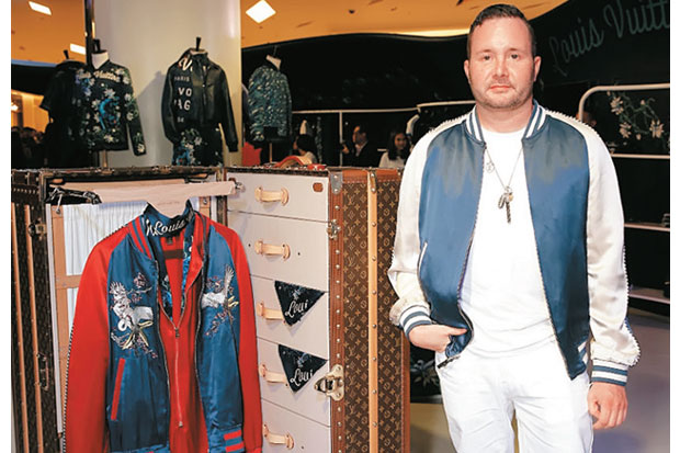 Kim Jones Tinggalkan...
