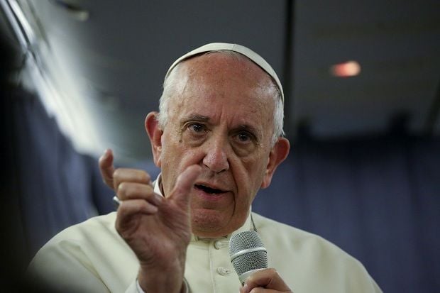 Paus Francis Menggambarkan...