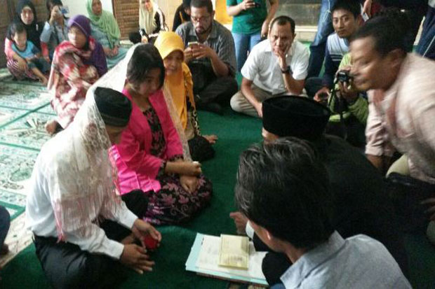 Menjambret untuk Biaya...