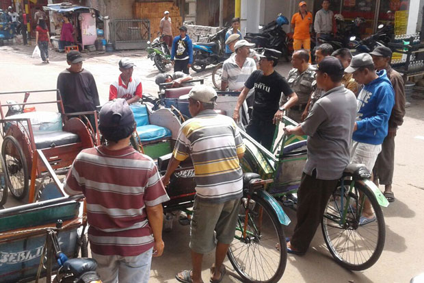 Cegah Becak Masuk DKI,...