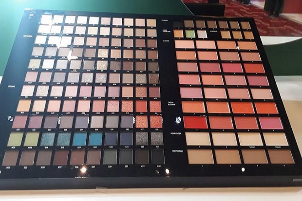 Make Up Penuh warna...