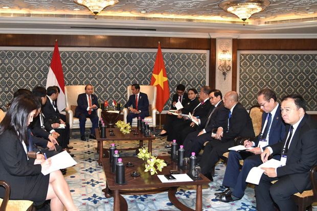 Jokowi dan PM Vietnam...