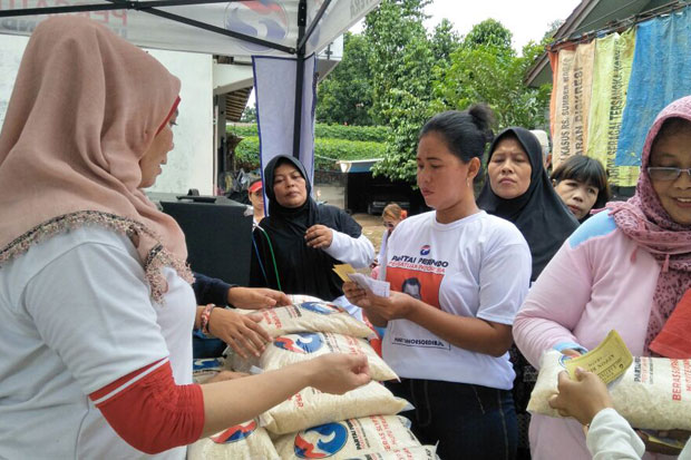 Bantu Warga Condet,...