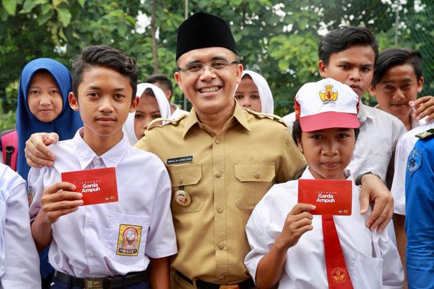 Bupati Anas Luncurkan...