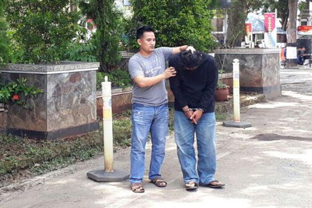 Takut Diguna-Guna, Gadis...