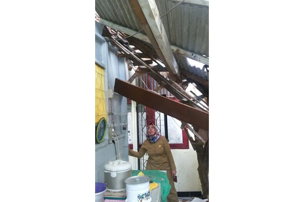 Atap Kantin SMKN 3 Tangerang...
