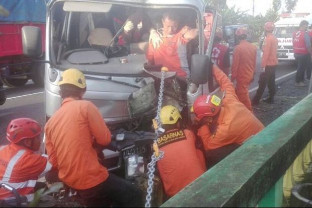 Mobil Rombongan Pelayat...