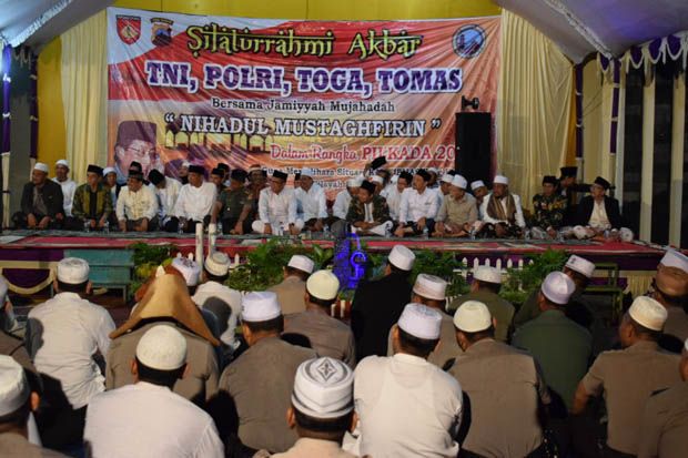 Ribuan Warga Demak Gelar...