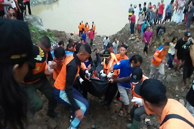 Jasad Warga Terjun ke...