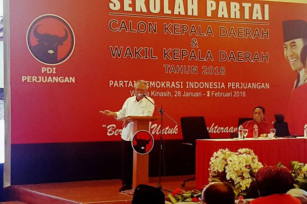 Menteri Basuki Bekali...