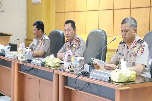 Polisi Kantongi Indentitas...
