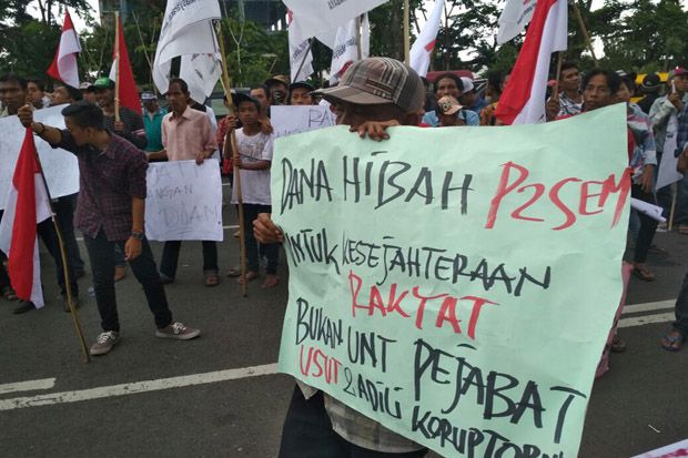 Ratusan Orang Demo Kejati...