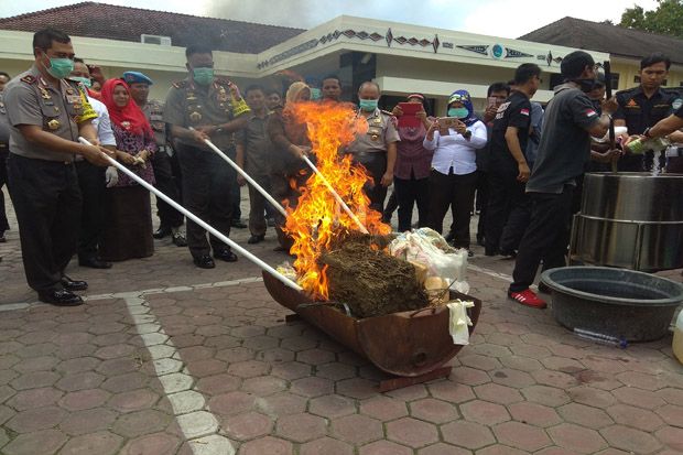Polda Sumut Musnahkan...