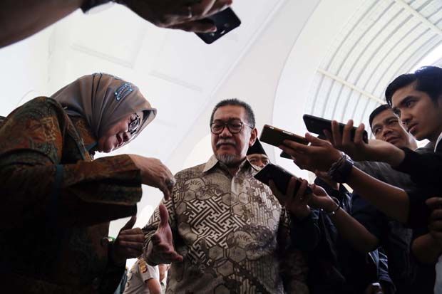 Demiz Optimistis Warga...