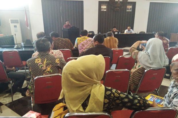 Pemkab Karawang Kumpulkan...