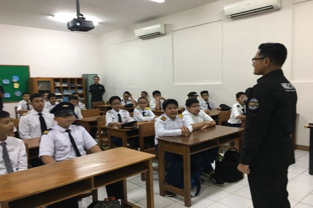 Pertumbuhan Industri...