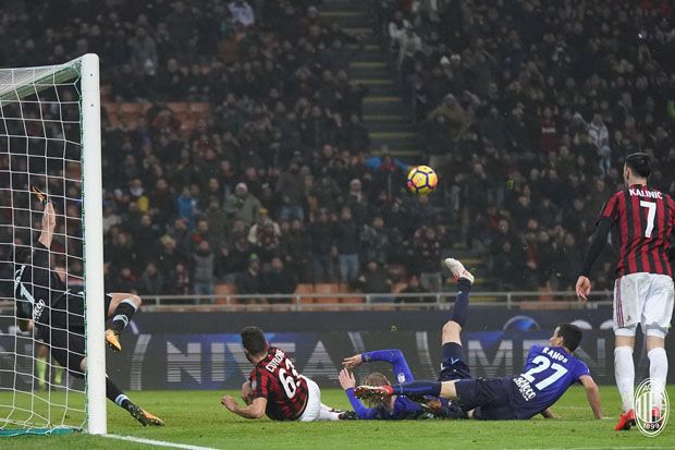 Milan Gagal Bikin Gol,...
