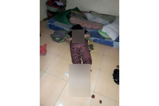 Nenek Bergelang dan...