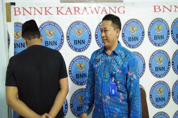 Bawa Jimat, Pengedar...