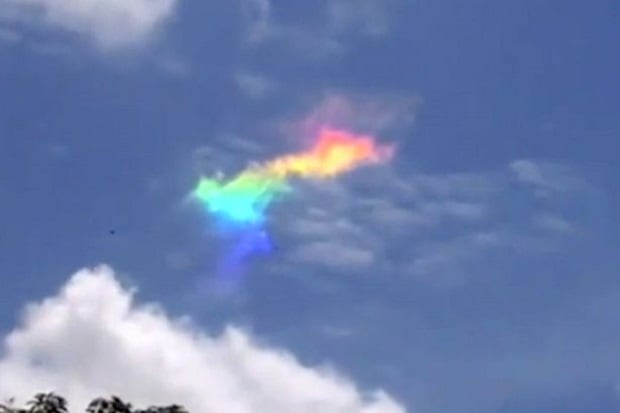 Menakjubkan, Awan Pelangi...