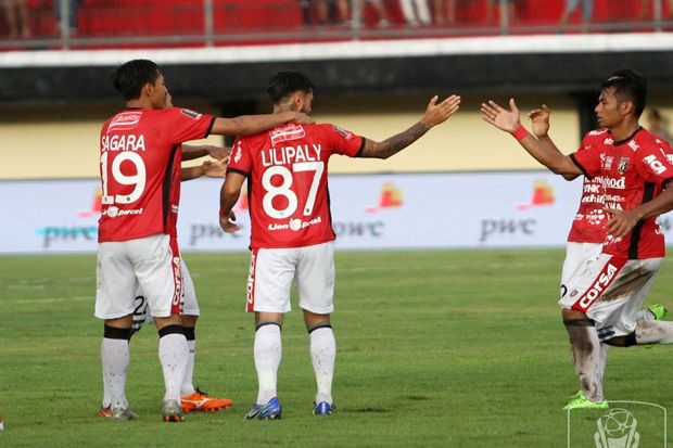 Menang Adu Penalti,...