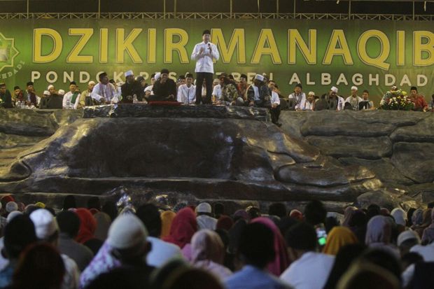 Di Depan 150 Ribu Santri,...