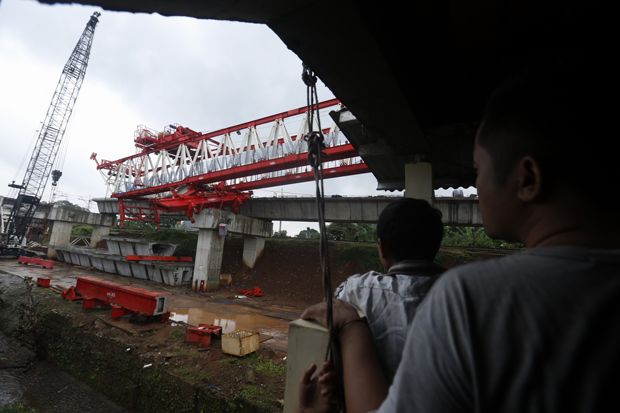 Crane Proyek Double...